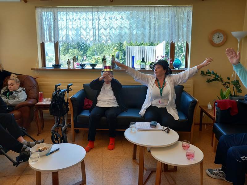 Afþökkuðu útileikfimi vegna hita