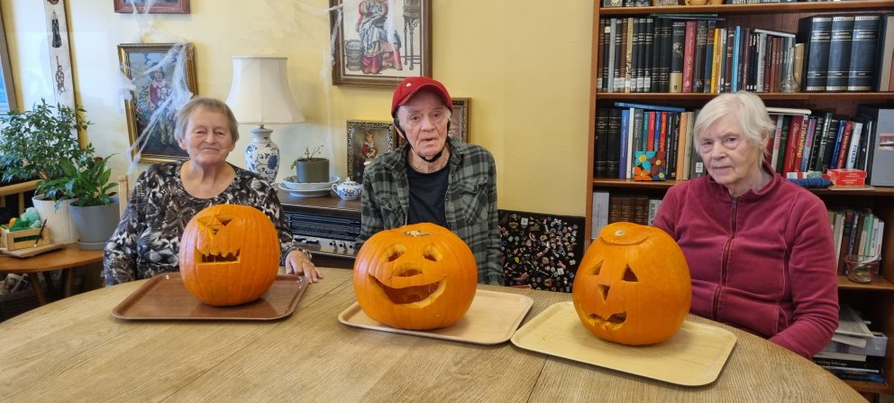 Skáru út grasker fyrir hrekkjavöku