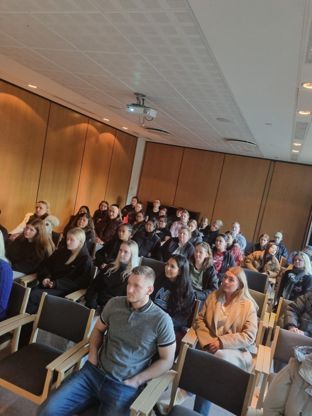 Sjúkraliðanemar í heimsókn