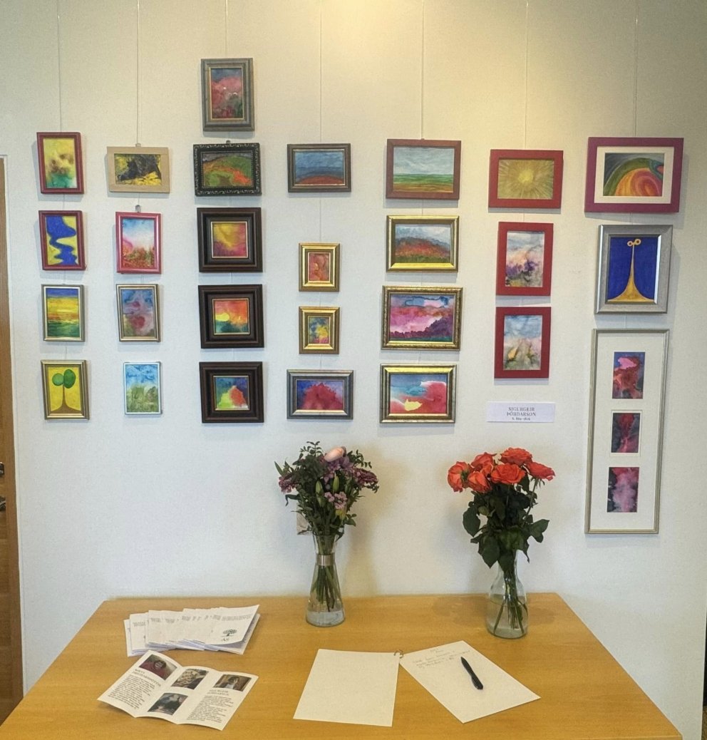 Sýningin er öllum opin á opnunartíma bókasafnsins