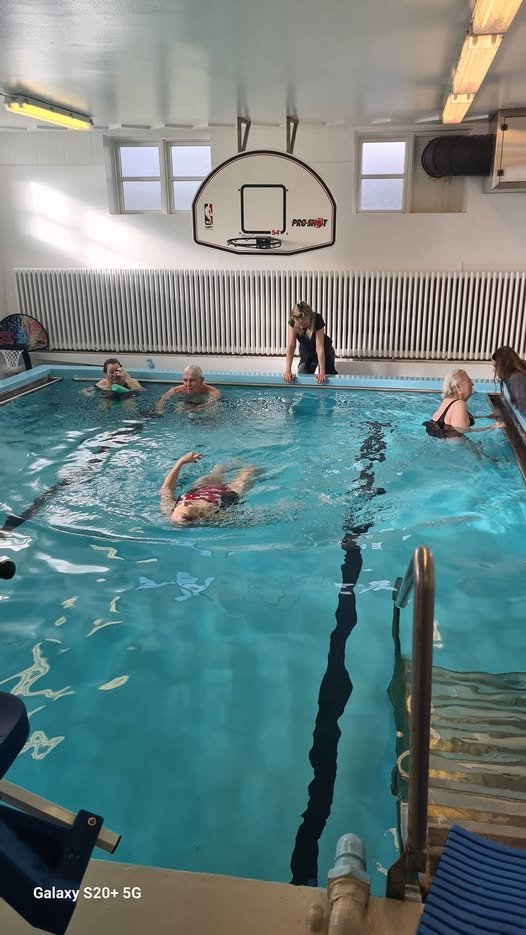 Æfingar í sundlauginni á Grund