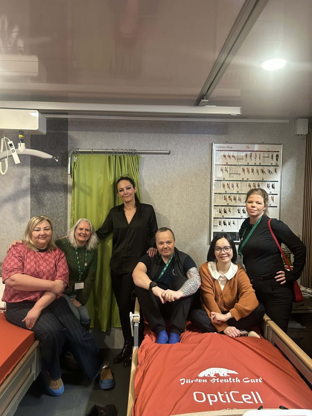 Gáfu Grund tvær loftdýnur