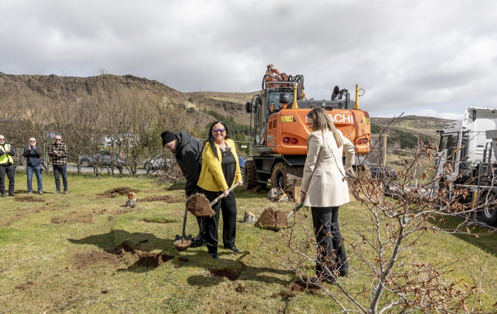 Fyrsta skóflustungan tekin að nýju hjúkrunarheimili í Ási