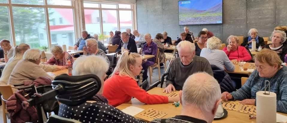 Bingó í nýja matsalnum