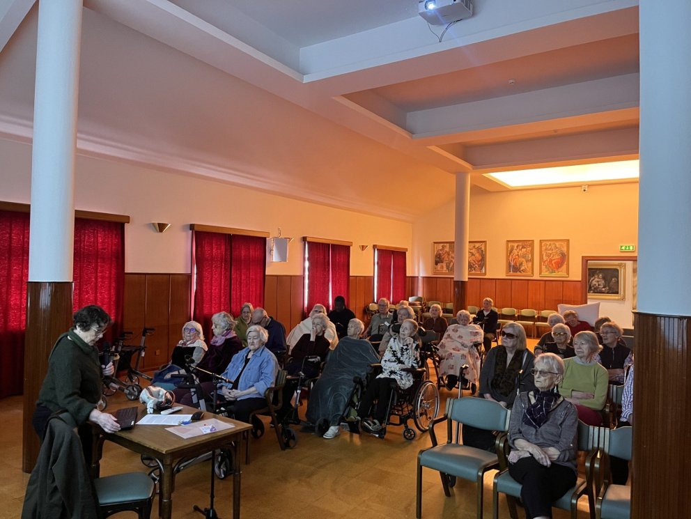 Deildi með heimilisfólki sögum af veru sinni á Grænlandi