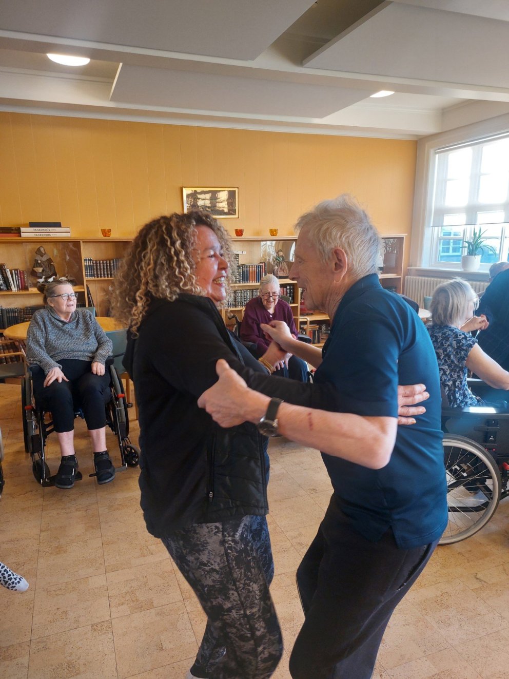 Salsatónlistin ómar á Grund