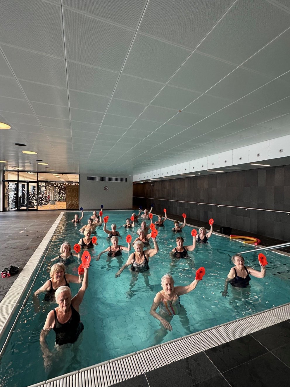 Fjör í vatnsleikfiminni