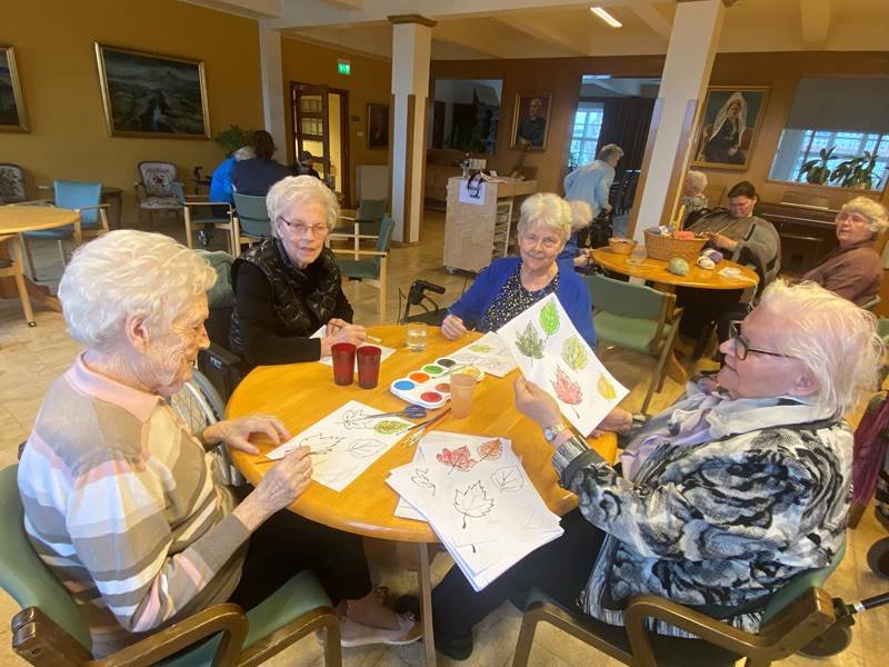 Samverustund í setustofu