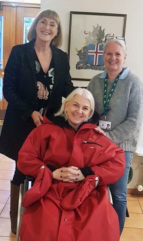 Íslandsbanki gaf Grund hjólastólagalla