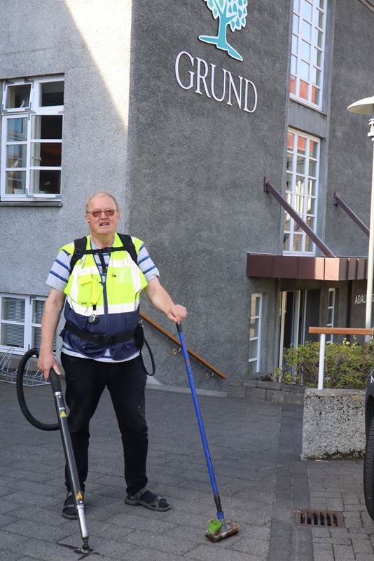 Fjarlægði á fimmta hundrað tyggjóklessur