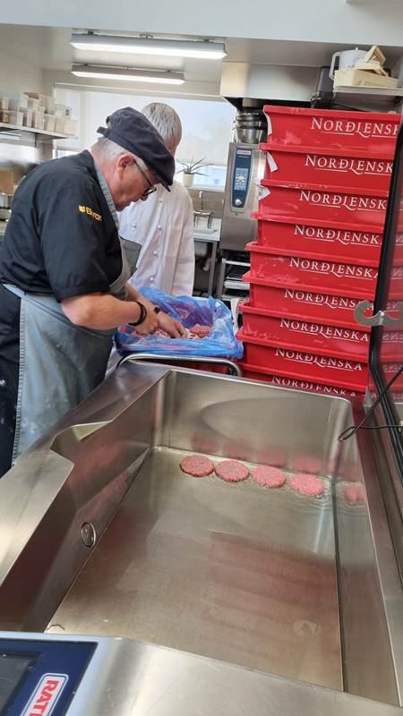 Þúsund hamborgarar steiktir í Ási