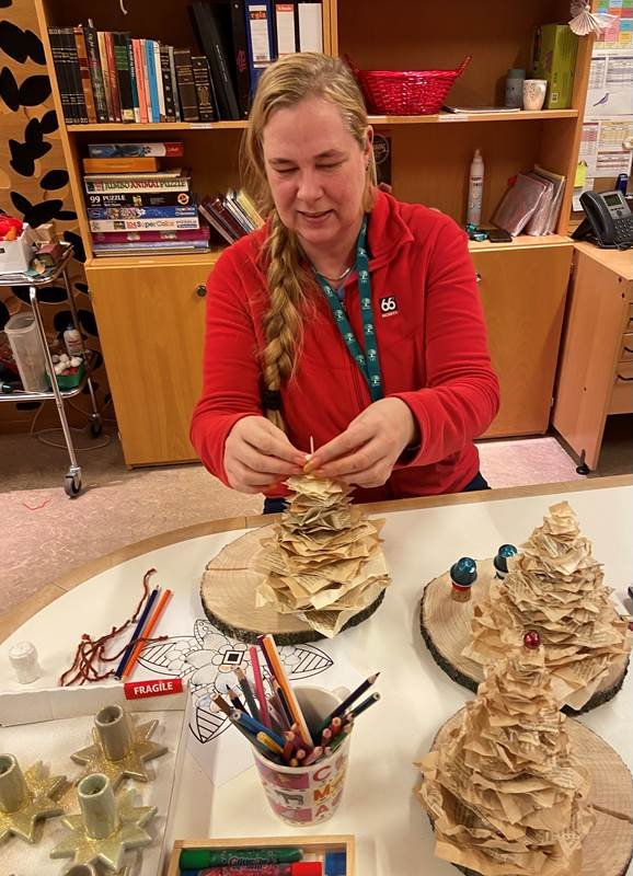 Jólatré úr gömlum bókum