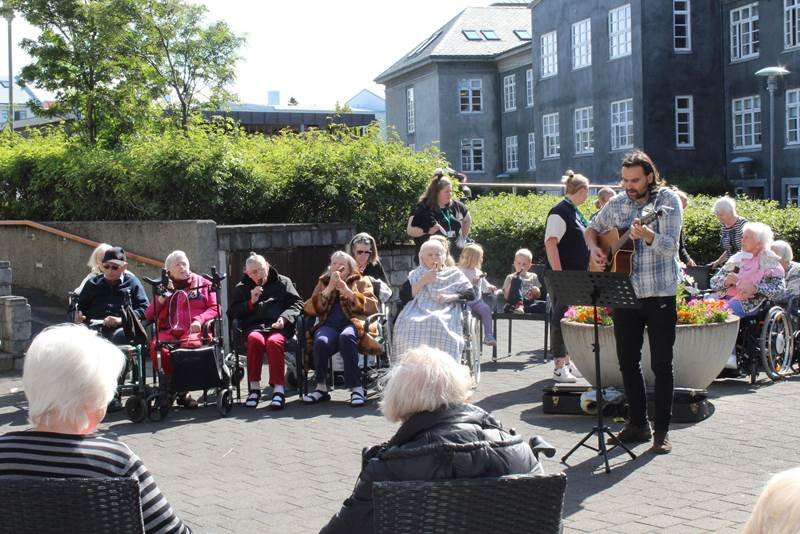 Suðræn stemning á Grund