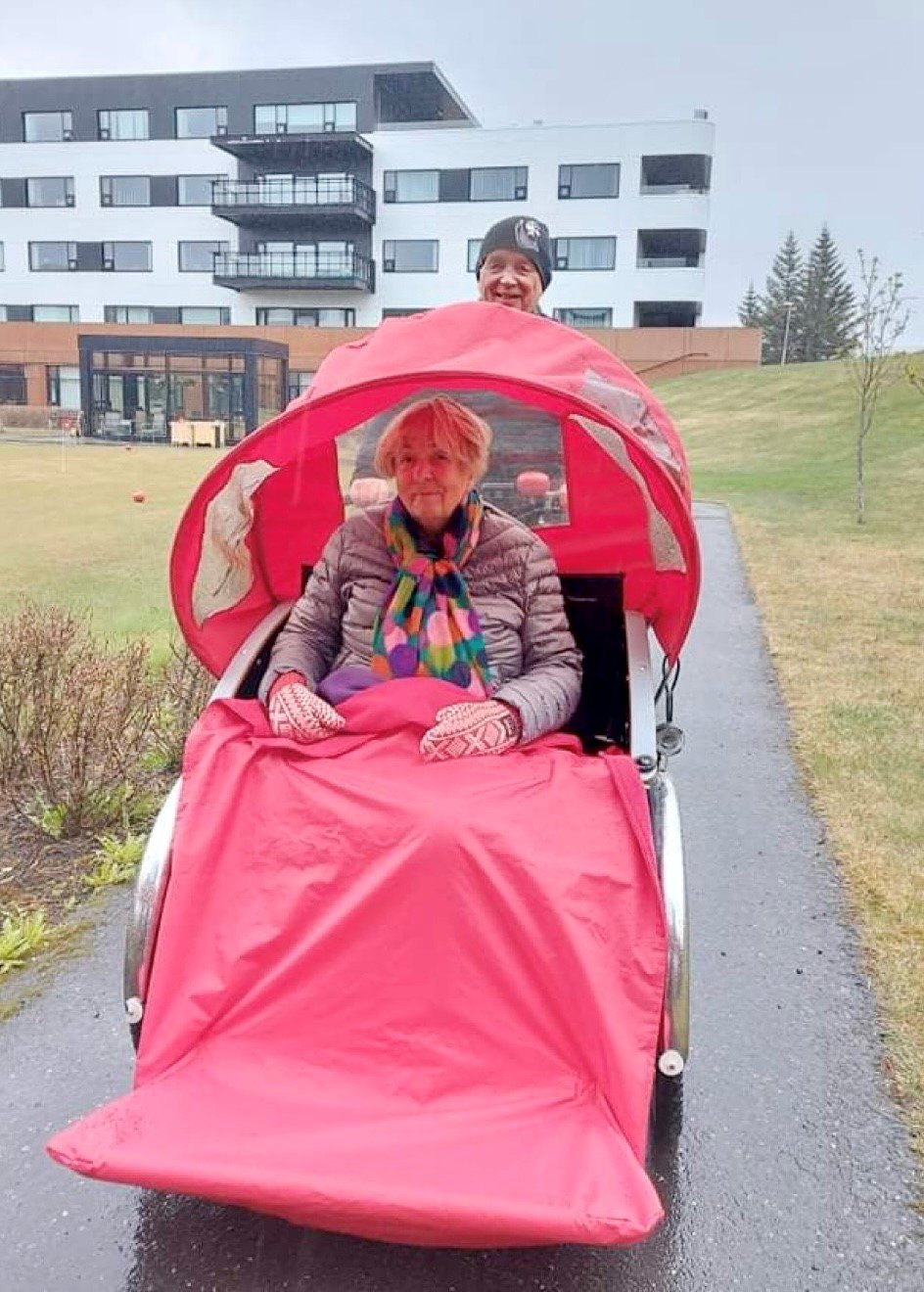 Bauð frúnni í hjólatúr