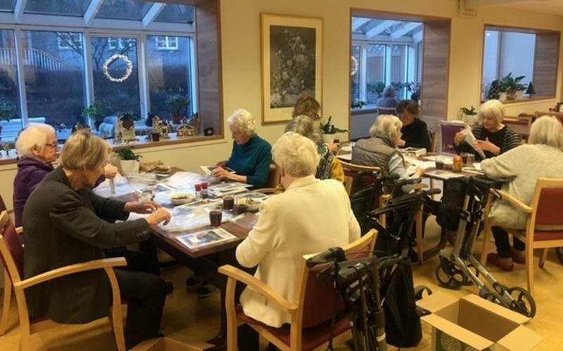 Heimilisfólk útbýr jólasendingu til aðstandenda