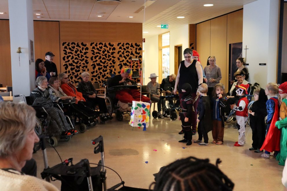 Leikskólakrakkarnir slógu köttinn úr tunnunni