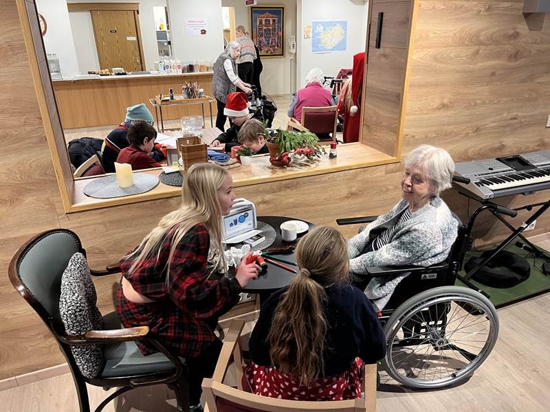 Kynslóðir mætast við undirbúning jólanna