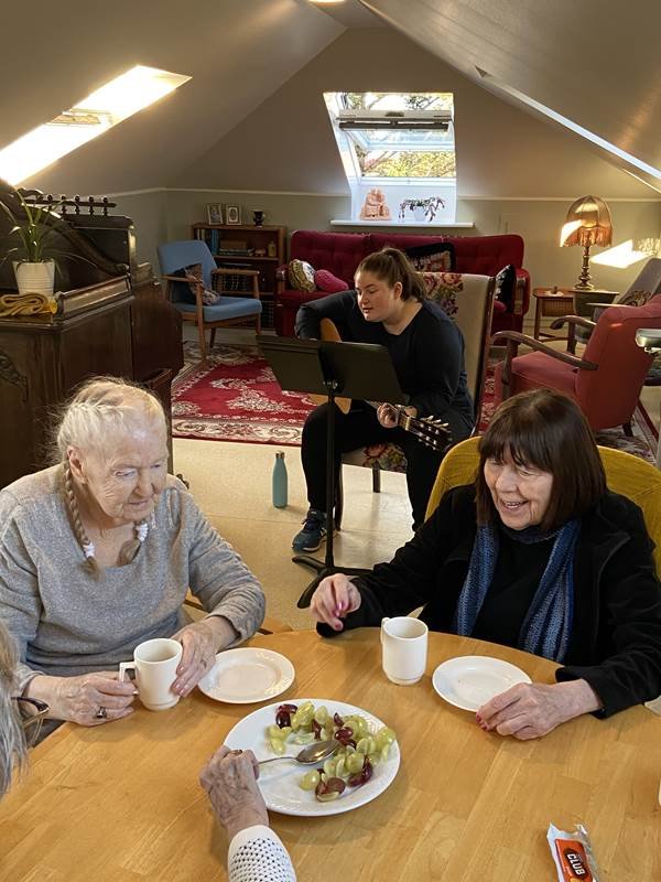 Kaffisamsæti í betri stofunni