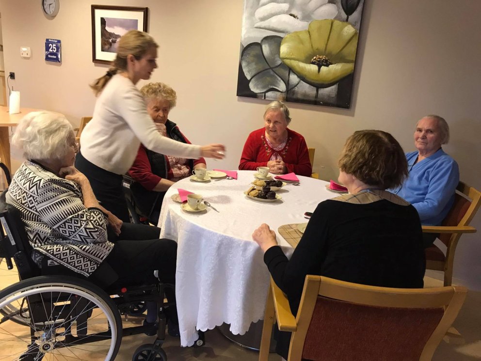 Gaf heimilinu sínu kaffistell