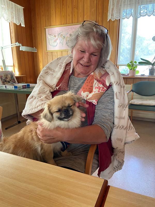 Mía fékk óskipta athygli heimilismanna