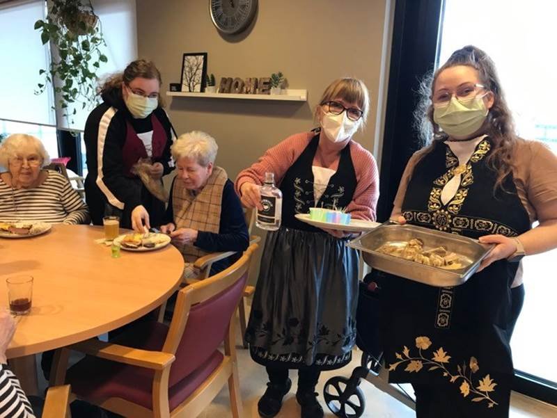 Þorramatur og létt yfir mannskapnum