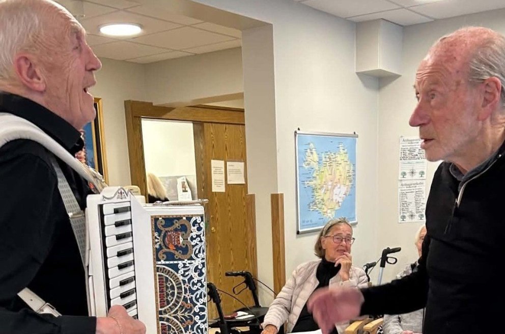 Harmonikkusnillingar í söngstund