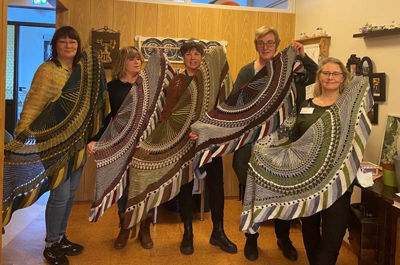 Tóku þátt í árlegu leynisamprjóni