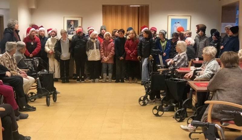 Nemendur úr Vesturbæjarskóla sungu jólalögin