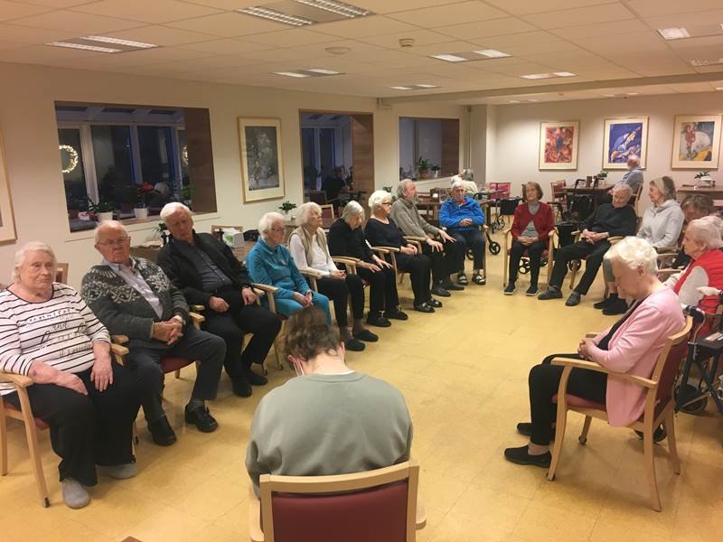 Um að gera að liðka sig eftir morgunmatinn