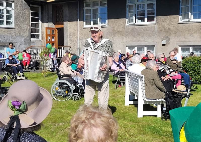 Sumar og sól á Grund