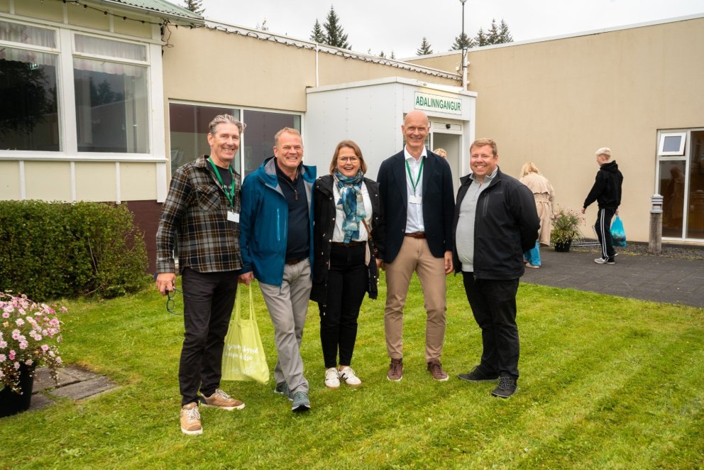 Færðu Heilsustofnun tvö eplatré