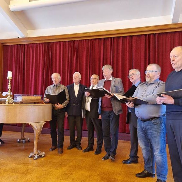 Söngsveitin 12 hélt tónleika