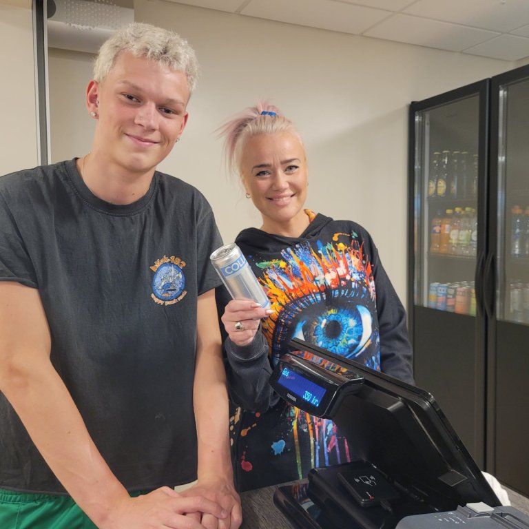 Verslunin flutt að nýja kaffihúsinu