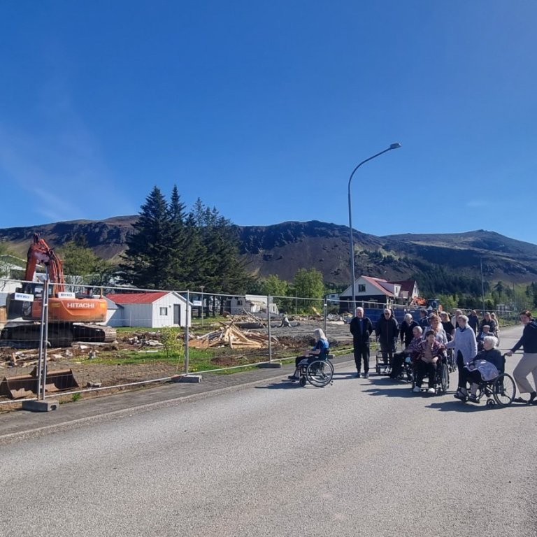 Gengið í góða veðrinu