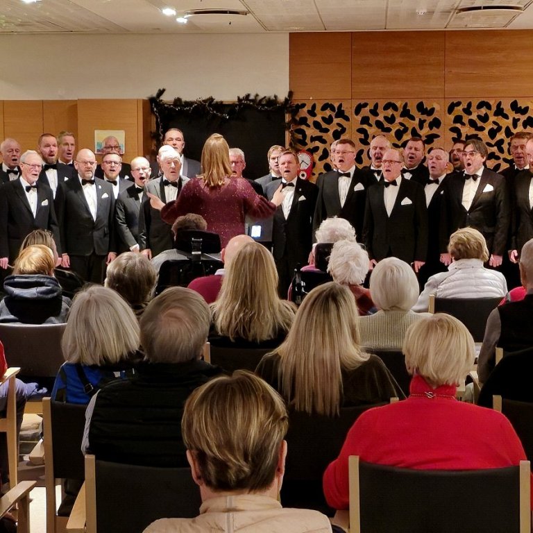 Karlakór Kjalnesinga söng jólalögin