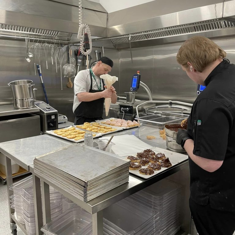 1400 rjómabollur á Grundarheimilunum