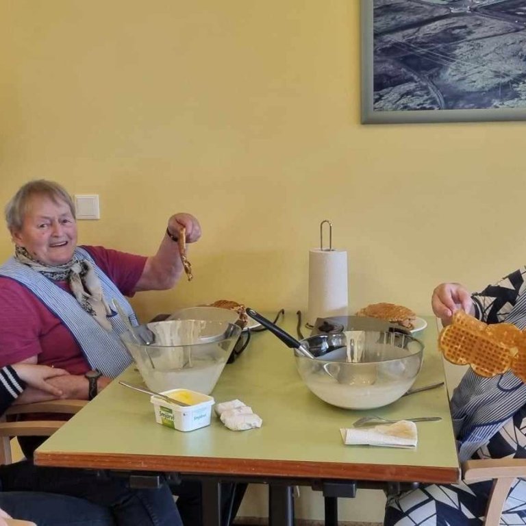 Nýbakaðar vöfflur með kaffinu