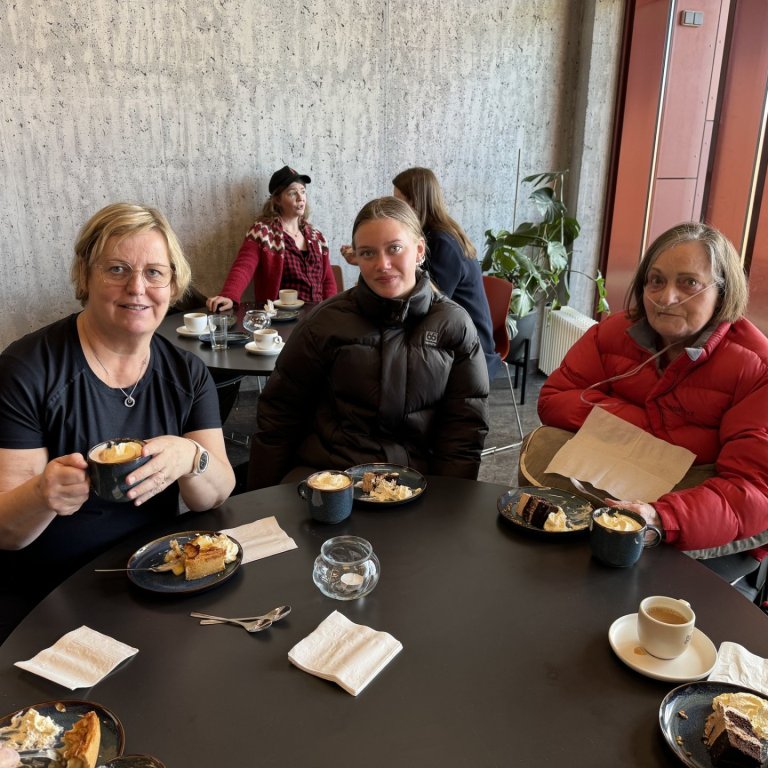 Heimilismenn skelltu sér á kaffihús