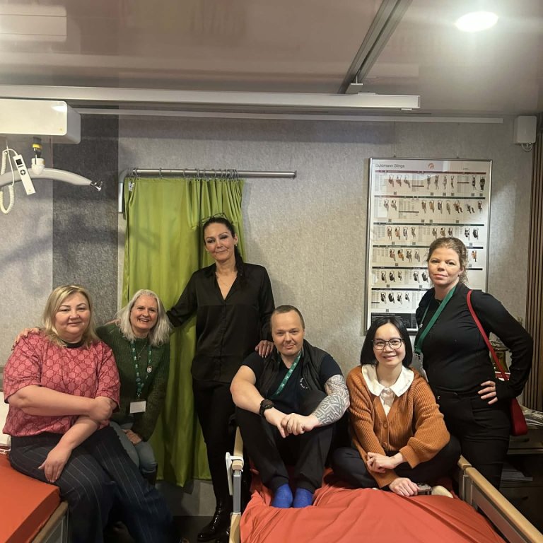 Gáfu Grund tvær loftdýnur