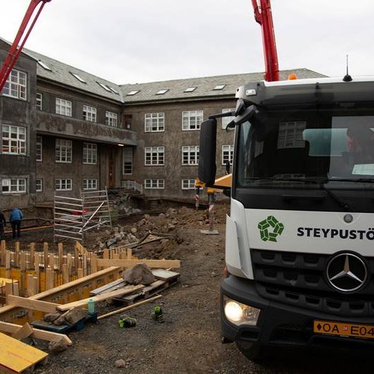 Allt að gerast í suðurgarði Grundar