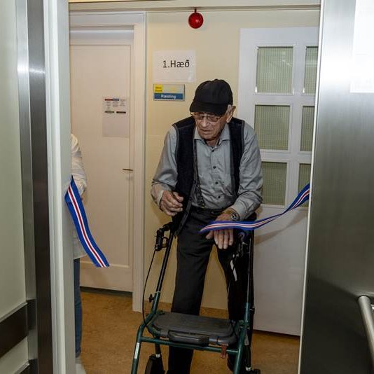 Ný lyfta á Minni Grund tekin í notkun