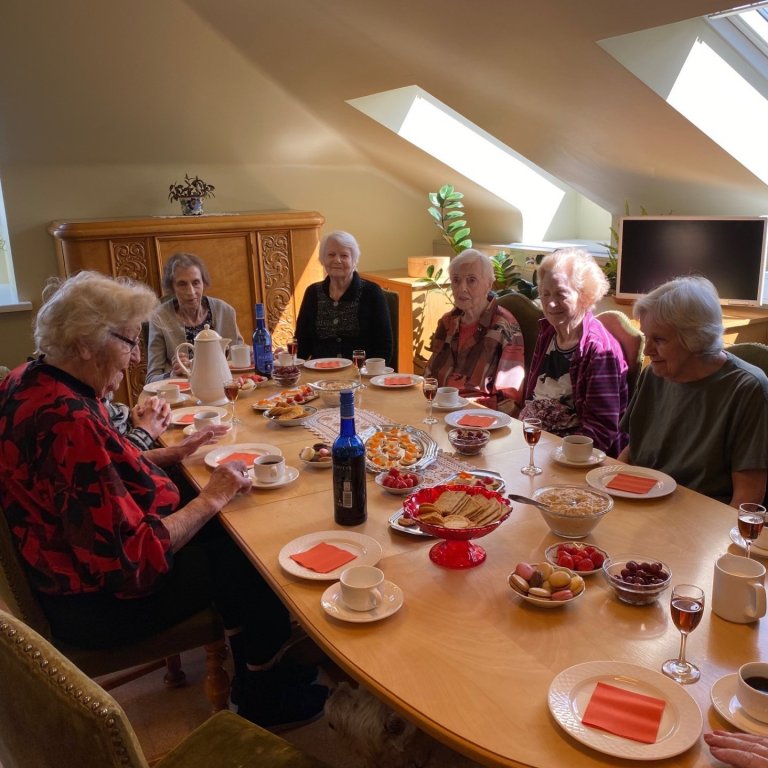 Má bjóða þér í saumaklúbb?