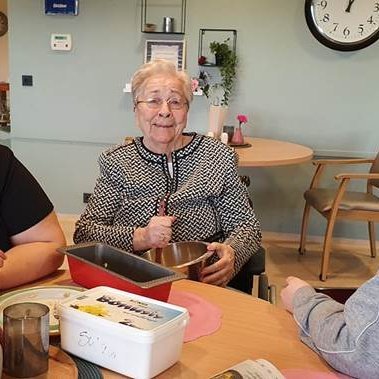 Nýbakað bananabrauð með kaffinu