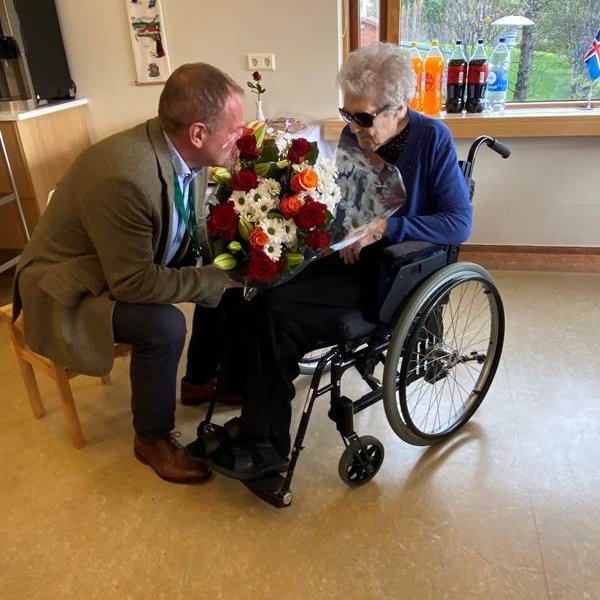 Fagnar aldarafmæli eins og Grund