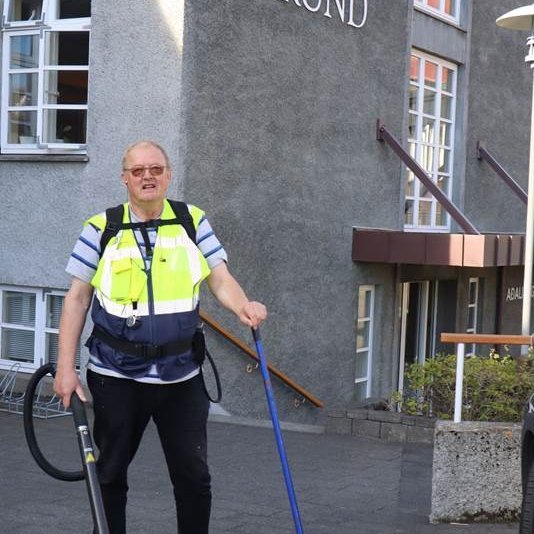 Fjarlægði á fimmta hundrað tyggjóklessur