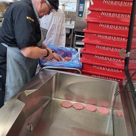 Þúsund hamborgarar steiktir í Ási