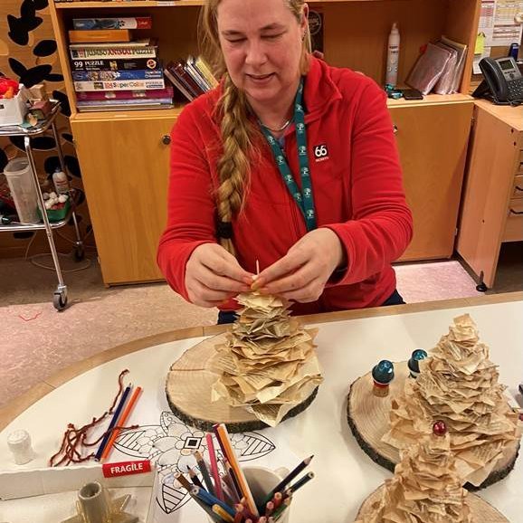 Jólatré úr gömlum bókum