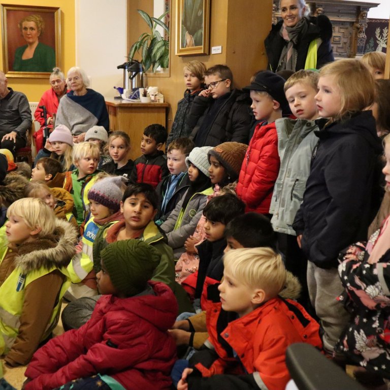 Söngurinn ómaði um húsið