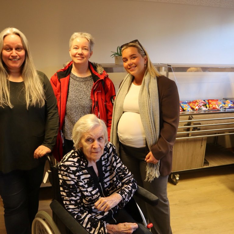 Formleg opnun myndlistarsýningar Sheenu Gunnarsson