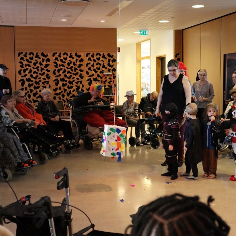 Leikskólakrakkarnir slógu köttinn úr tunnunni